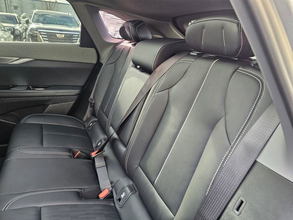 New 2026 Cadillac Optiq Luxury 2 image 21