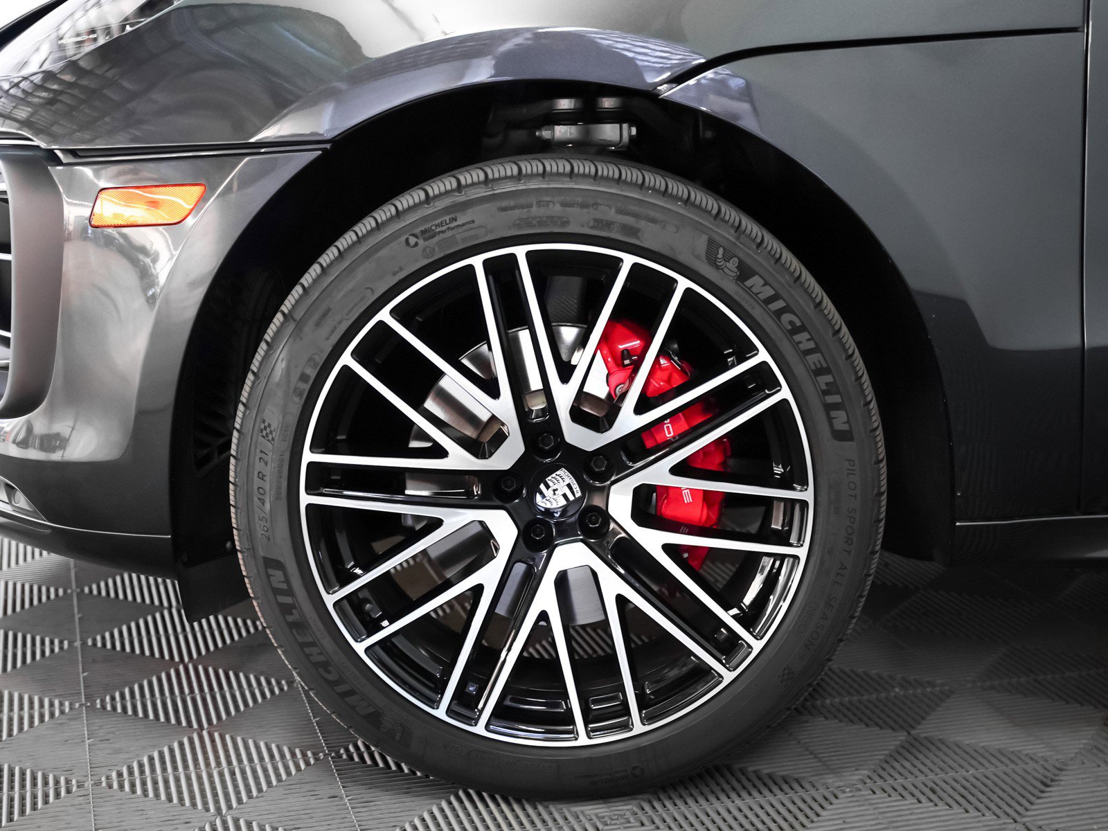 Certified 2025 Porsche Macan S image 14