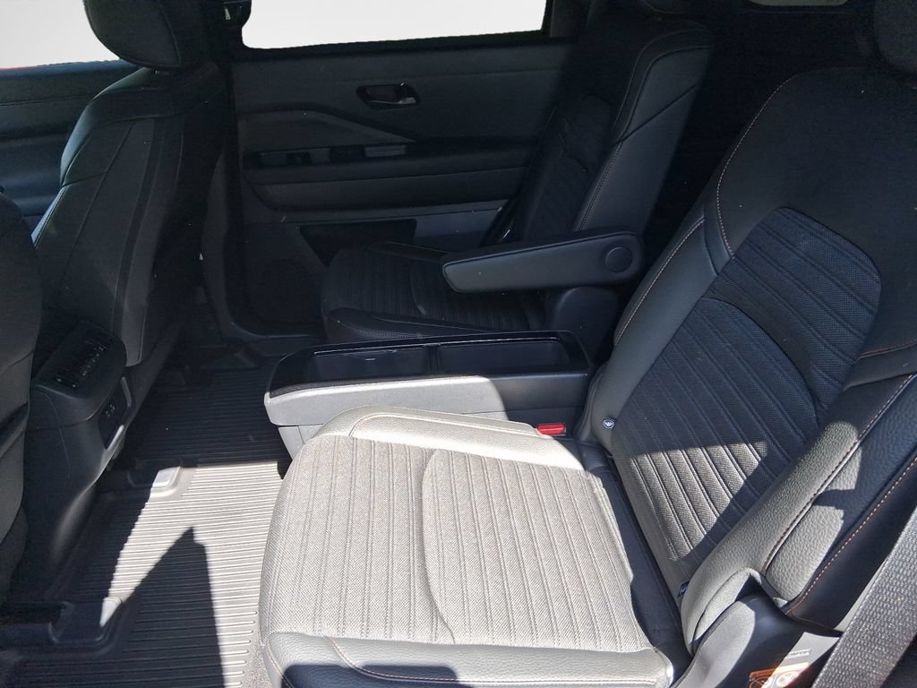 Used 2025 Nissan Pathfinder Rock Creek AWD/4WD image 24