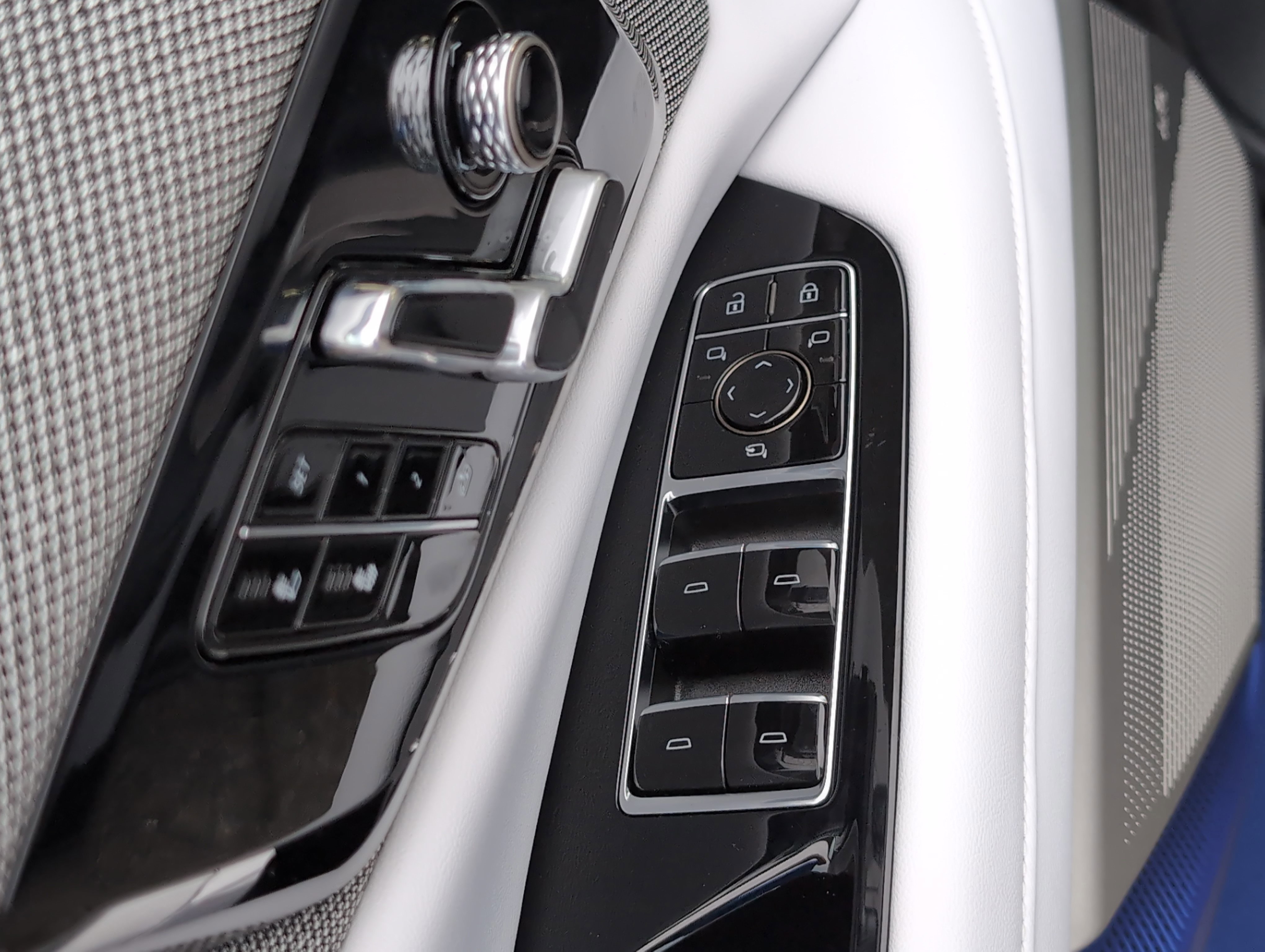 New 2025 Cadillac Optiq Sport 1 w/ LPO, Floor Liner Package image 12