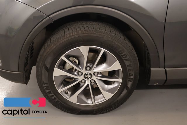 Used 2018 Toyota RAV4 XLE AWD/4WD image 7