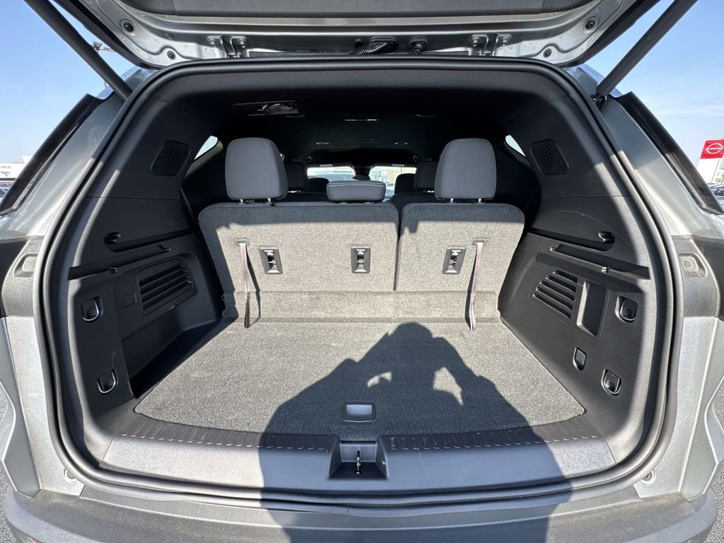 New 2026 Chevrolet Traverse LT FWD image 24