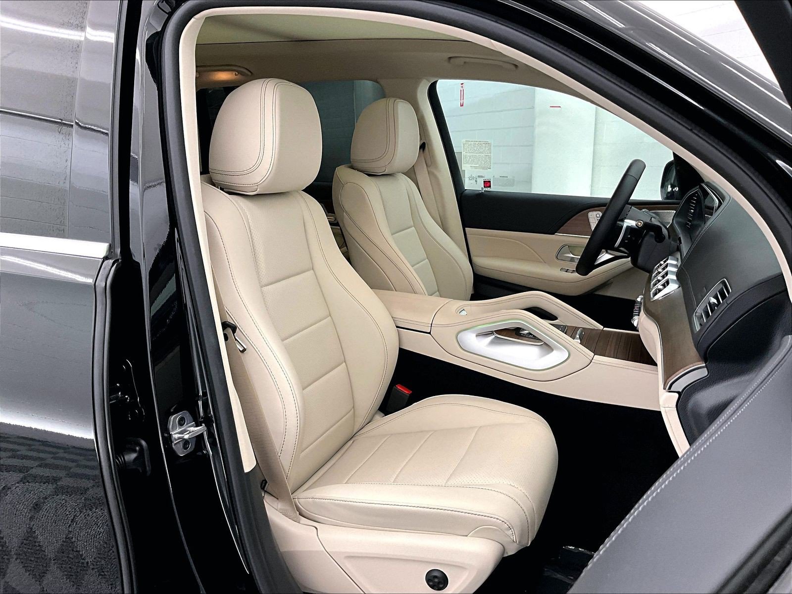 Used 2026 Mercedes-Benz GLS 450 4MATIC image 6