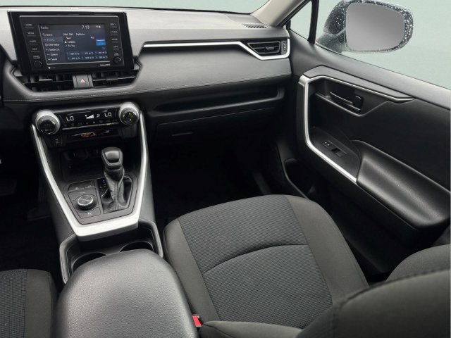Used 2021 Toyota RAV4 LE AWD/4WD image 10