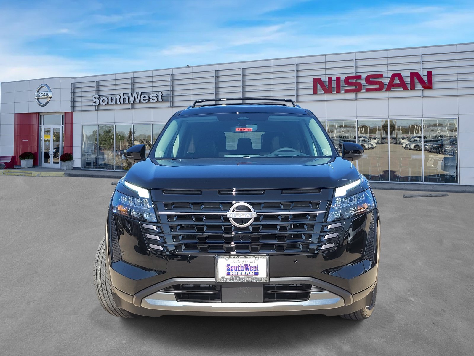 New 2026 Nissan Pathfinder Platinum w/ Accent Package FWD image 2