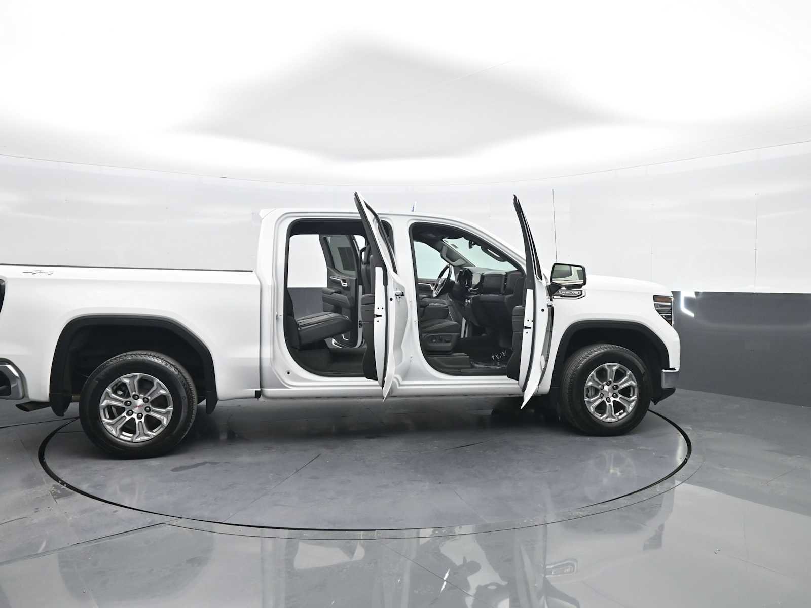 Used 2024 GMC Sierra 1500 SLT AWD/4WD image 47