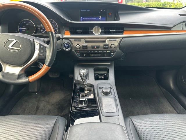 Used 2015 Lexus ES 300h w/ Premium Package w/Bamboo Trim FWD image 15