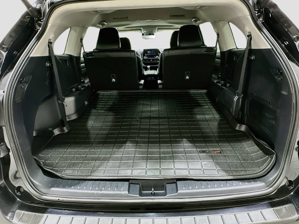 Used 2024 Toyota Highlander XLE FWD image 26