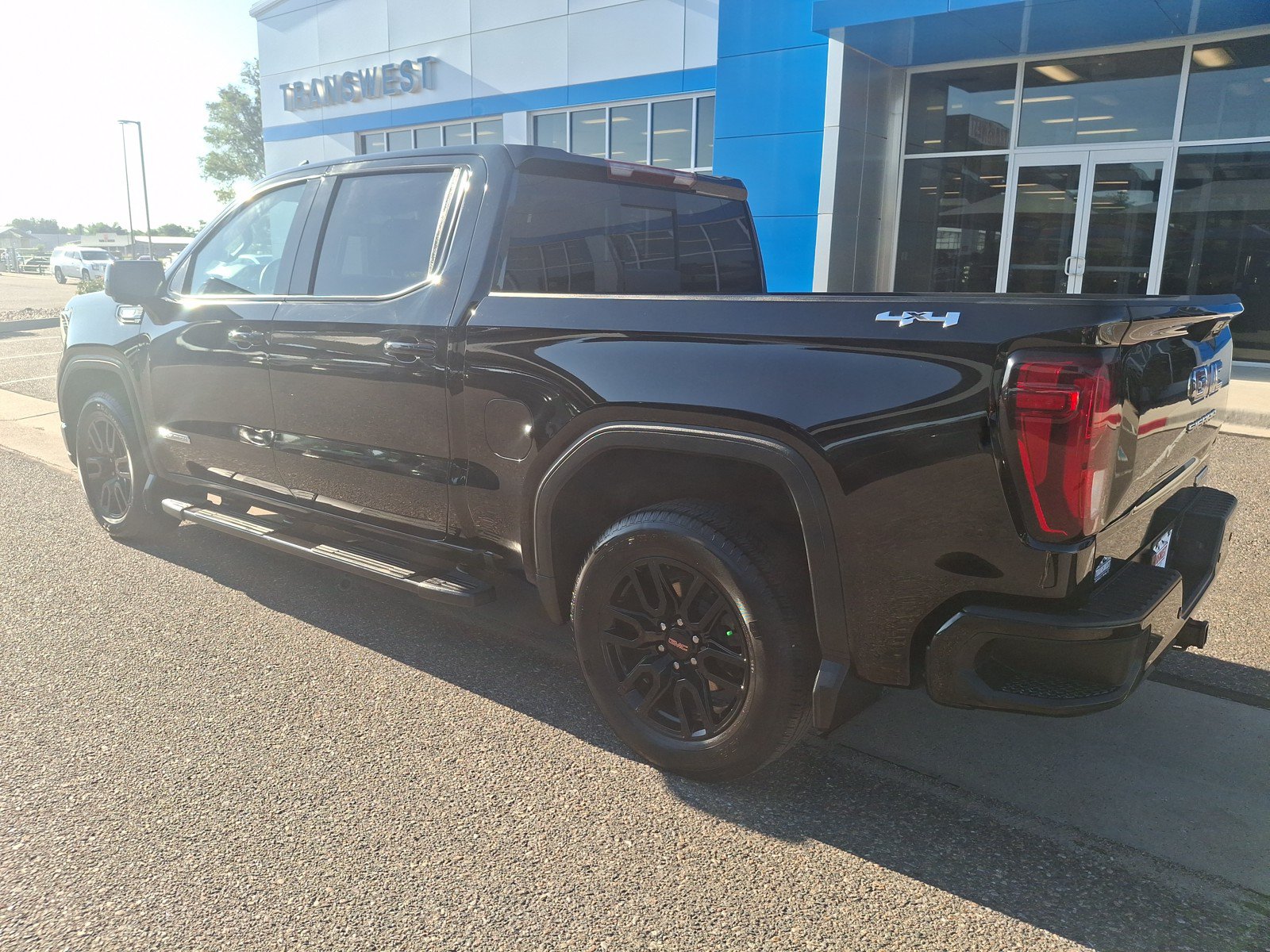 Used 2024 GMC Sierra 1500 Elevation w/ Elevation Premium Package AWD/4WD image 3
