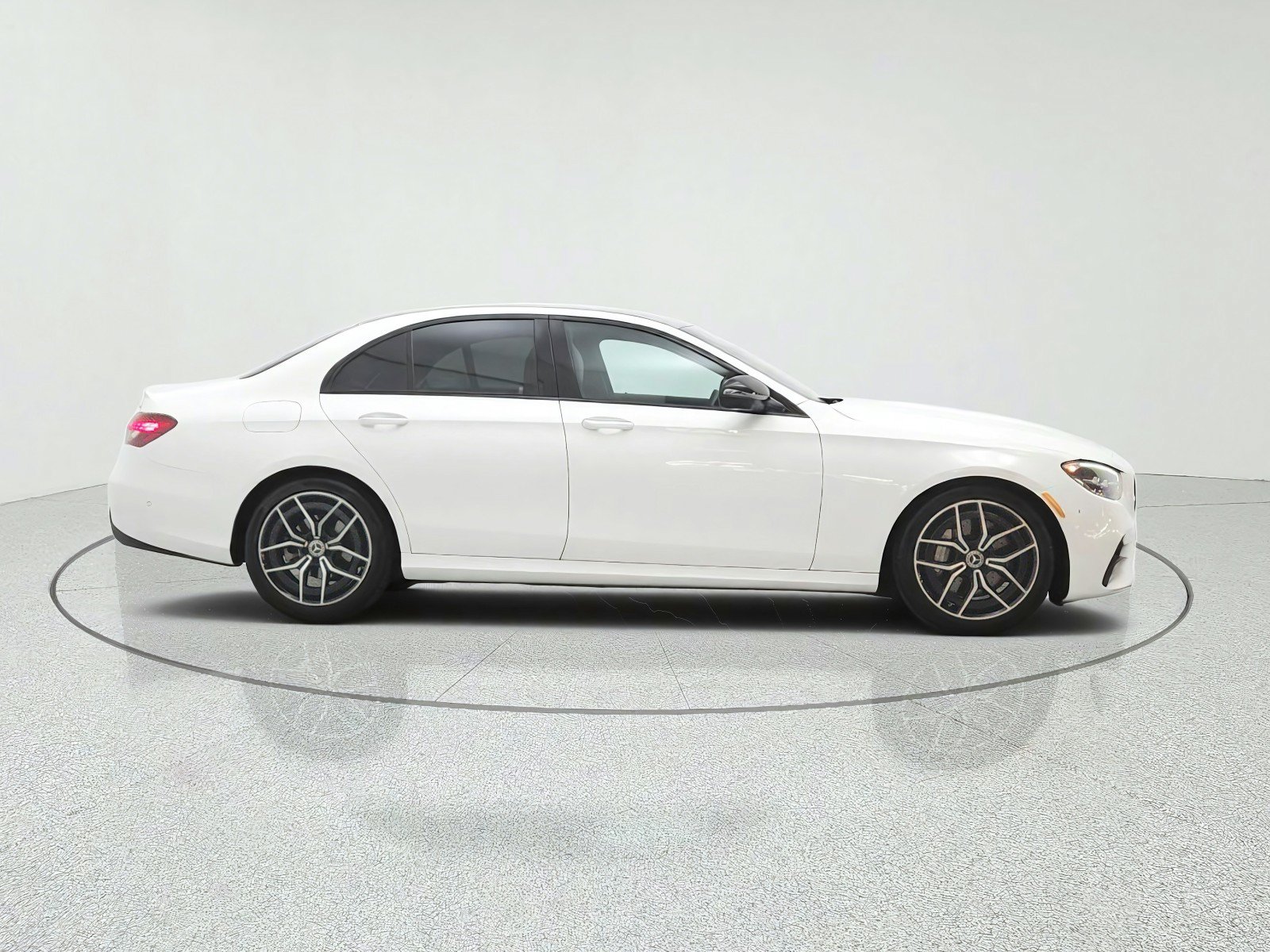 Used 2021 Mercedes-Benz E 350 Sedan image 4
