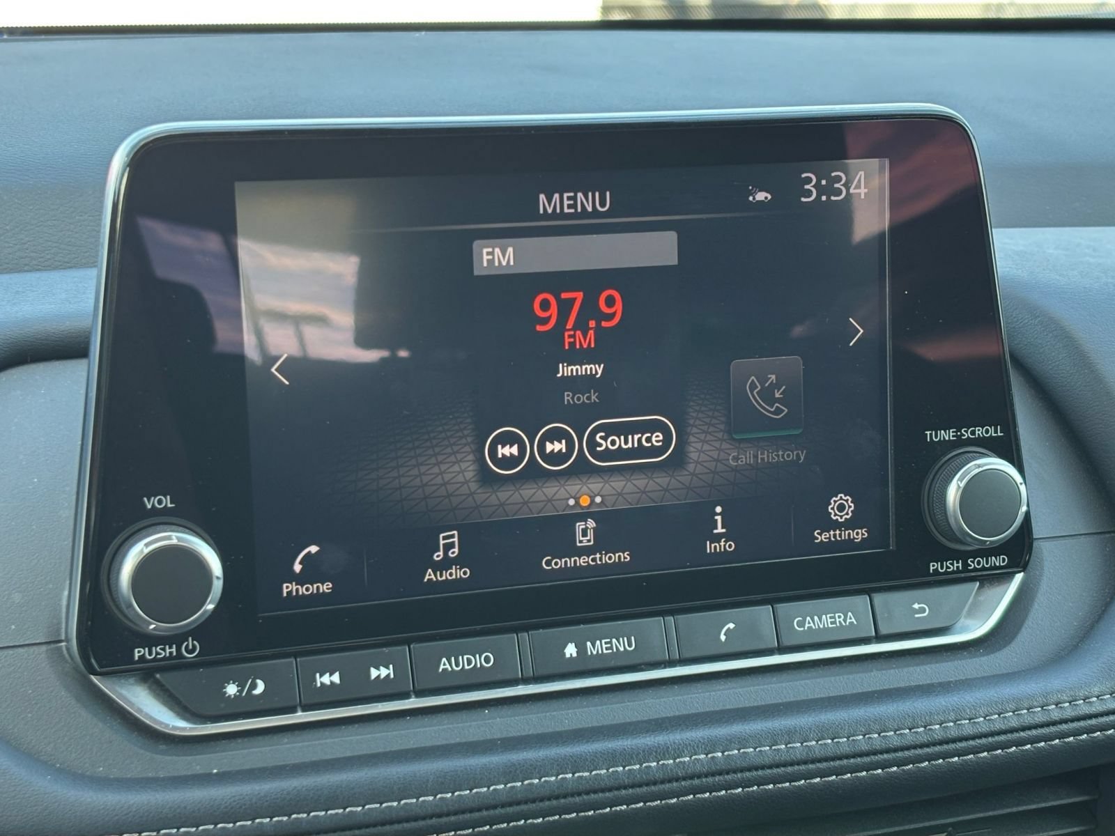 Used 2025 Nissan Rogue SV FWD image 19