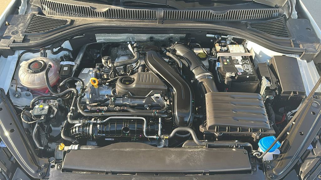Used 2025 Volkswagen Jetta Sport image 3