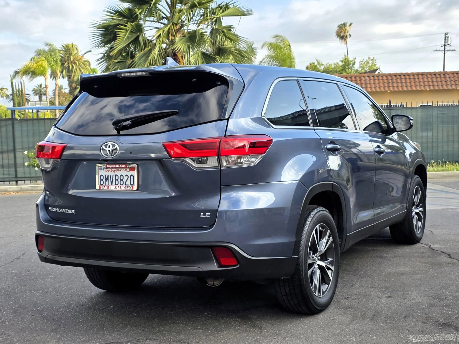 Used 2019 Toyota Highlander Plus FWD image 3