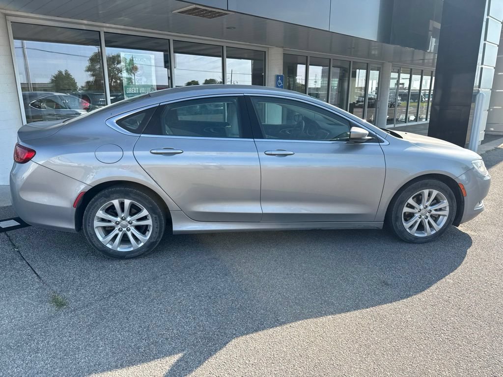 Used 2016 Chrysler 200 Limited FWD image 5