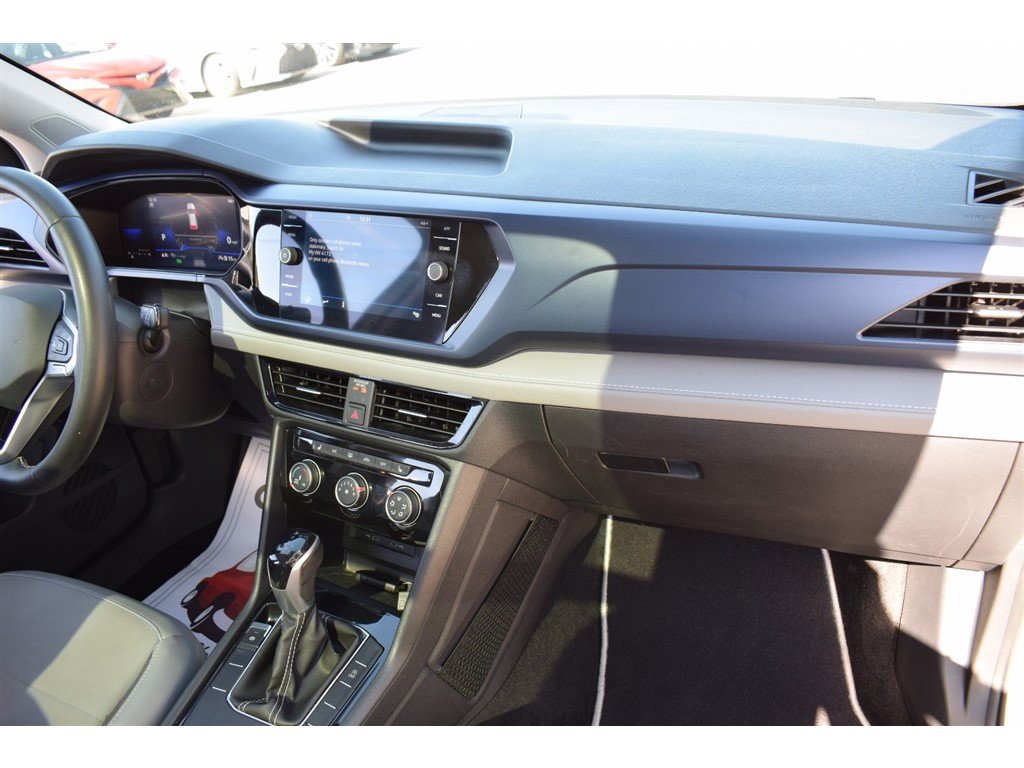 Used 2023 Volkswagen Taos SE w/ Panoramic Sunroof Package image 17