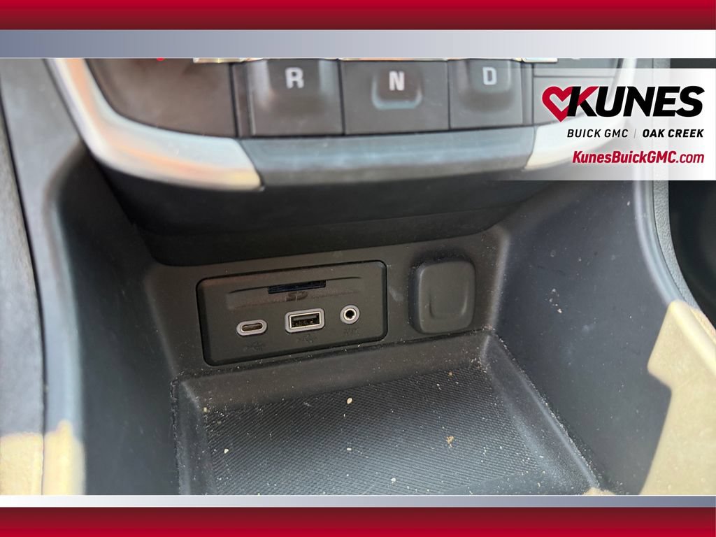 Used 2024 GMC Terrain SLT w/ LPO, Floor Liner Package AWD/4WD image 32