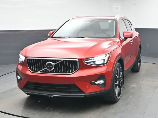 Used 2023 Volvo XC40 B5 Ultimate w/ Climate Package image 3