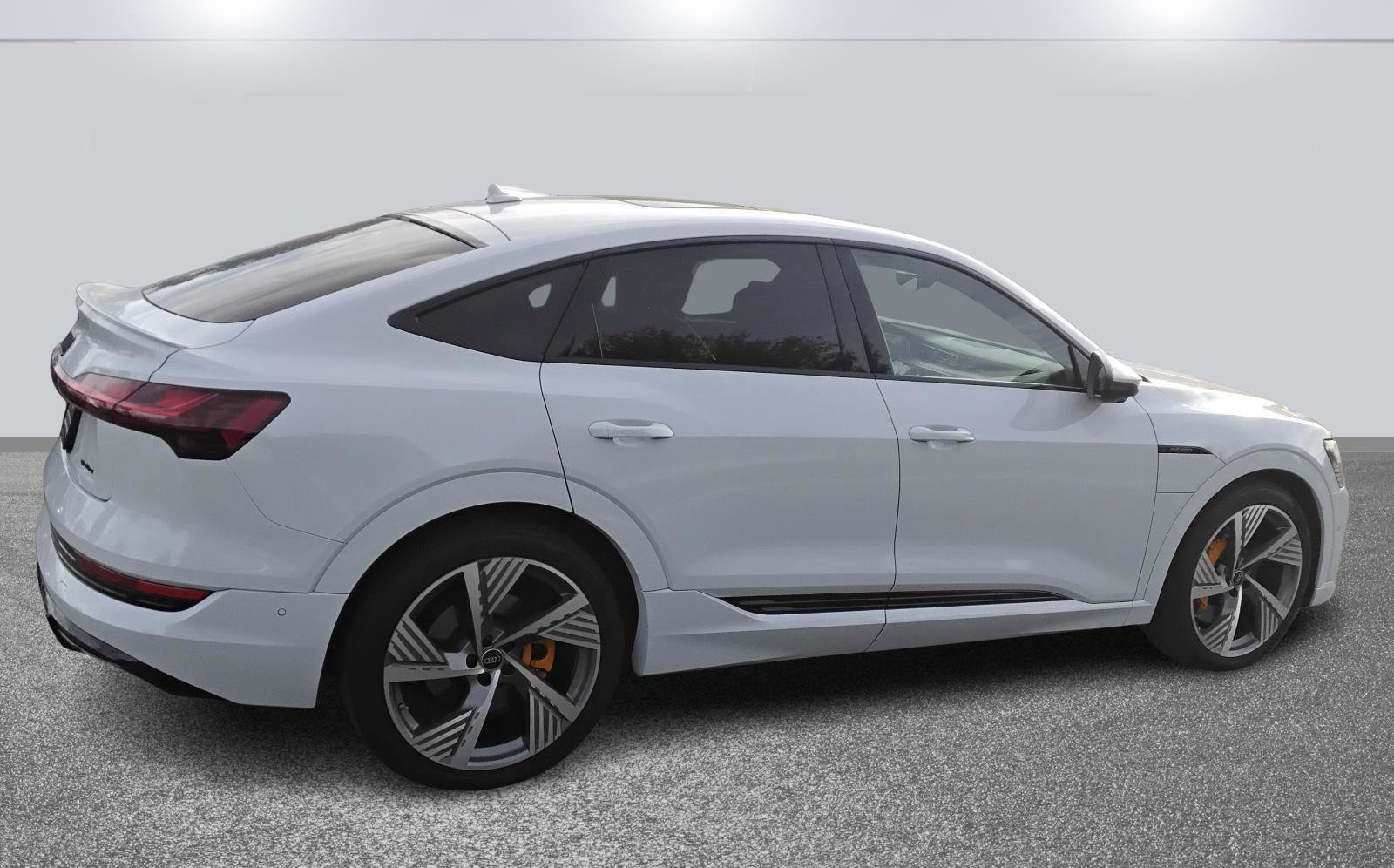 Used 2023 Audi e-tron Prestige w/ Prestige Package image 4