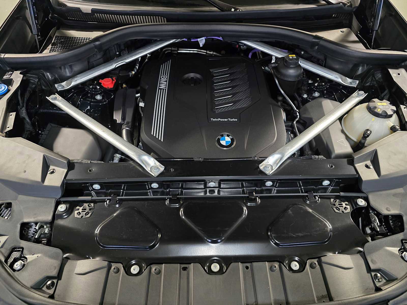 Used 2022 BMW X5 xDrive40i w/ M Sport Package image 8