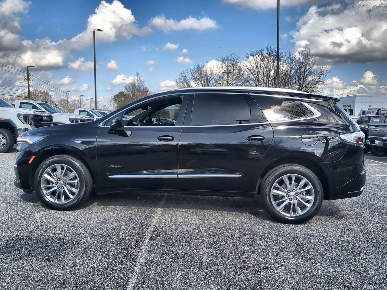 Used 2023 Buick Enclave Avenir w/ Avenir Technology Package image 5
