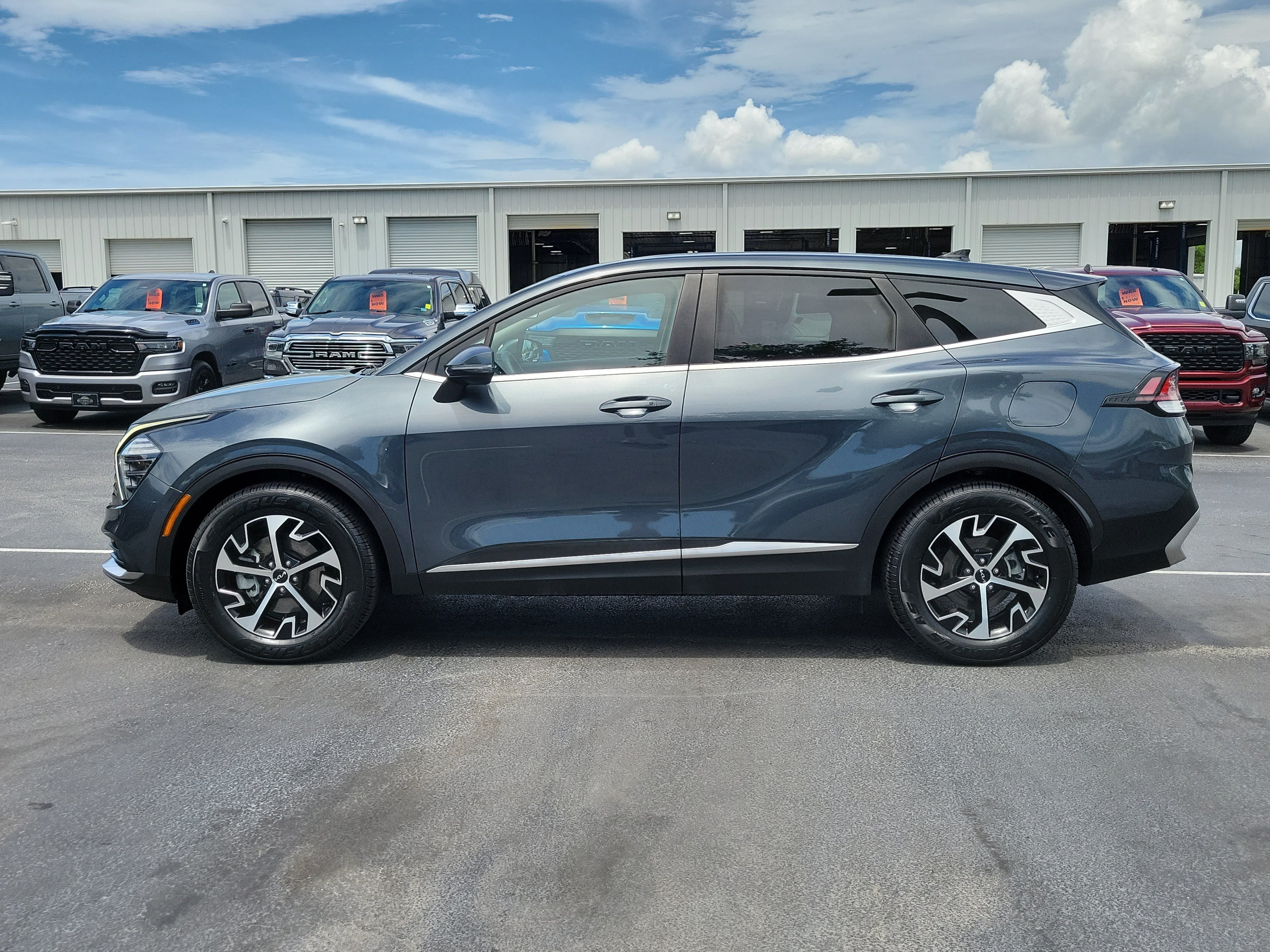 Used 2024 Kia Sportage EX FWD image 6