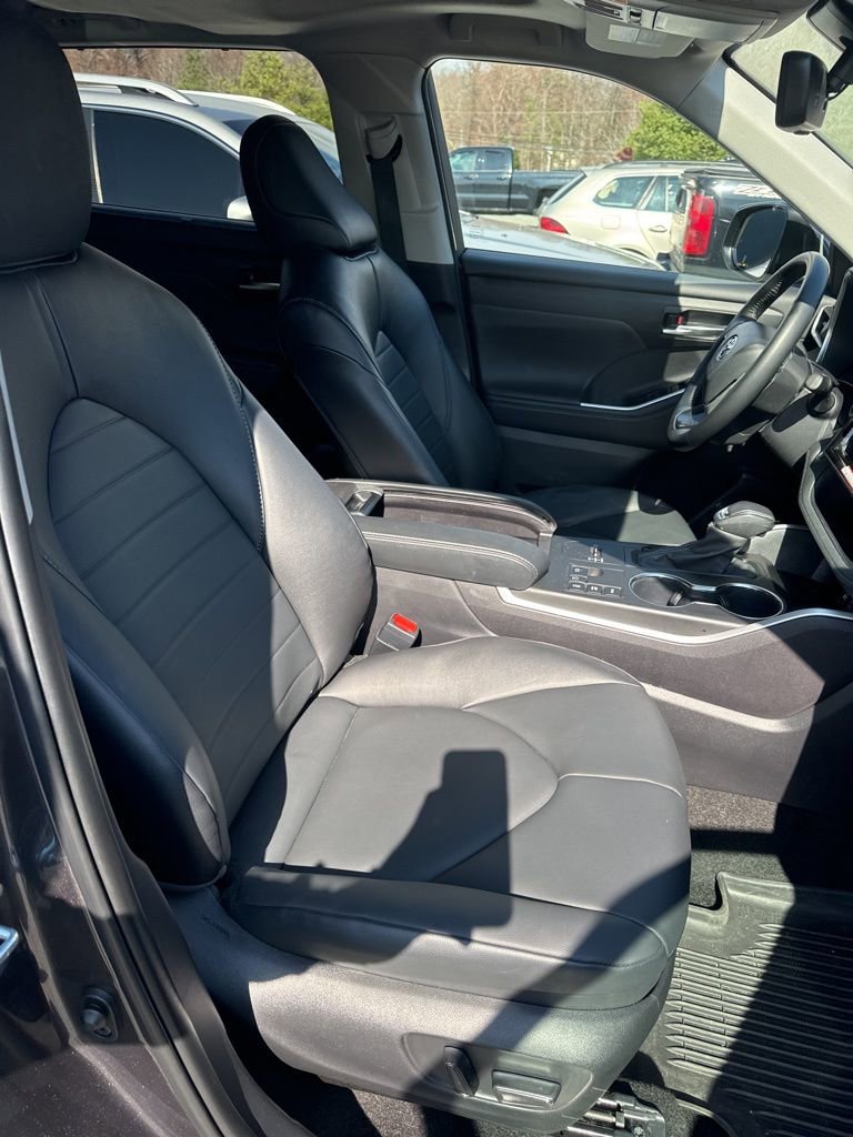 Used 2024 Toyota Highlander XLE image 14