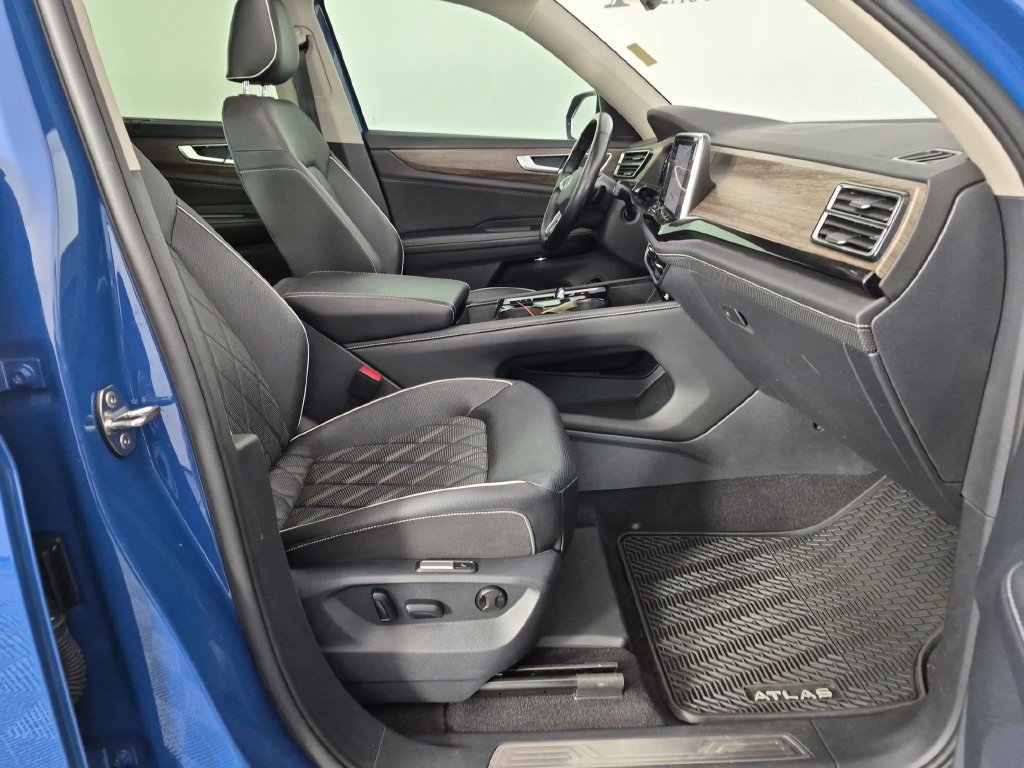 Used 2025 Volkswagen Atlas SEL Premium R-Line AWD/4WD image 37