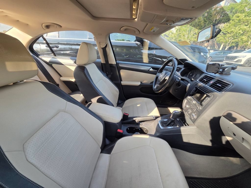 Used 2013 Volkswagen Jetta SEL FWD image 9