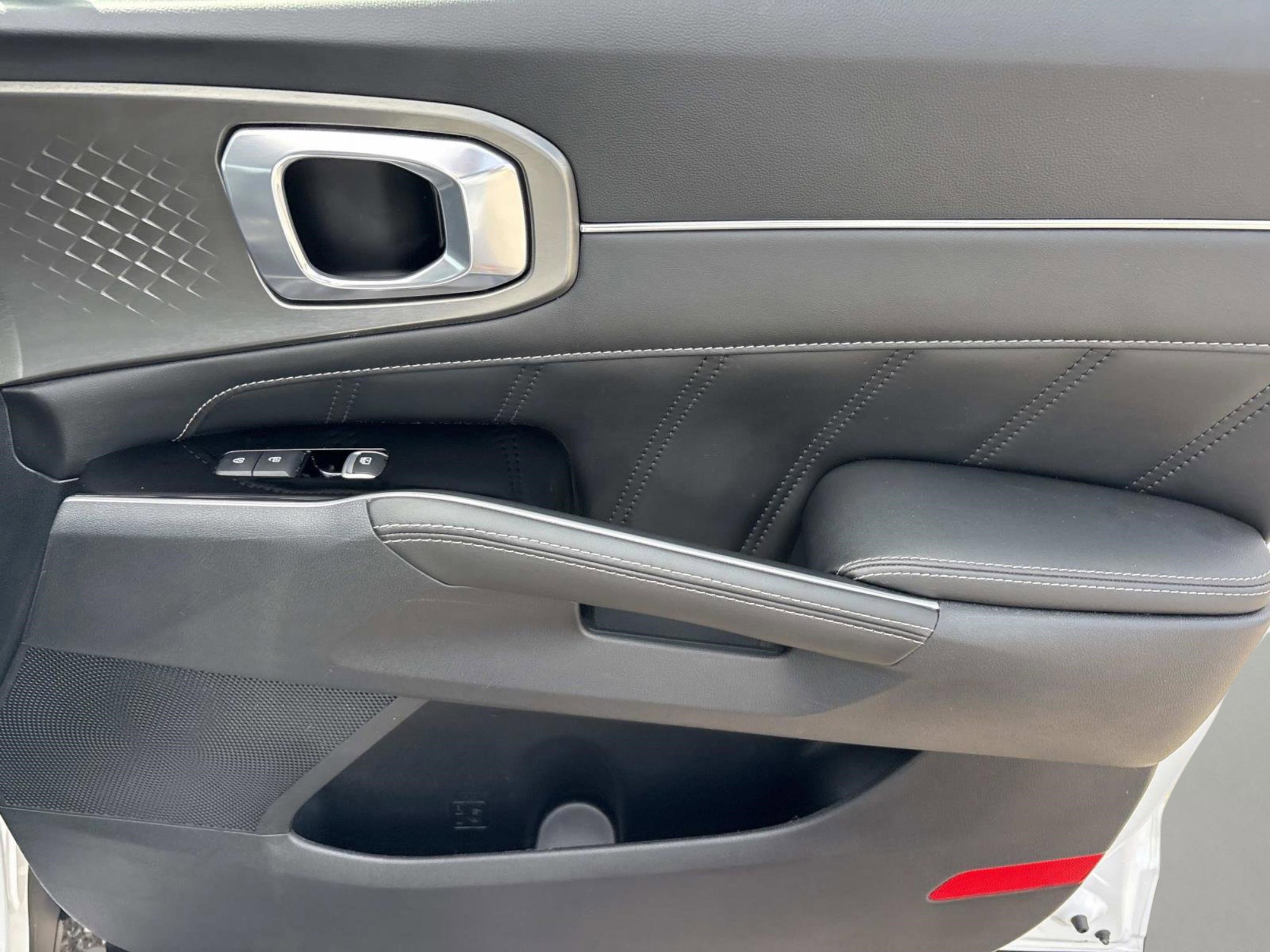 Used 2023 Kia Sorento SX image 22