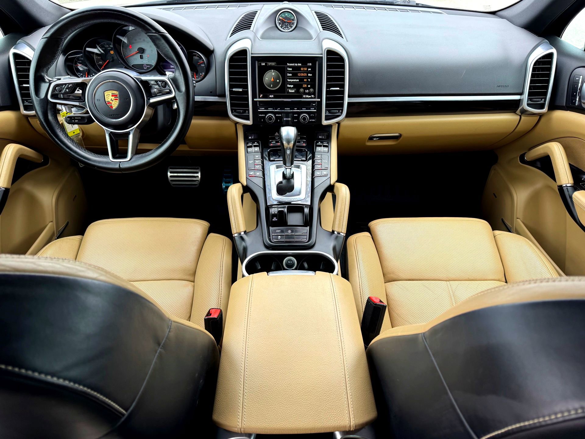 Used 2015 Porsche Cayenne S image 22