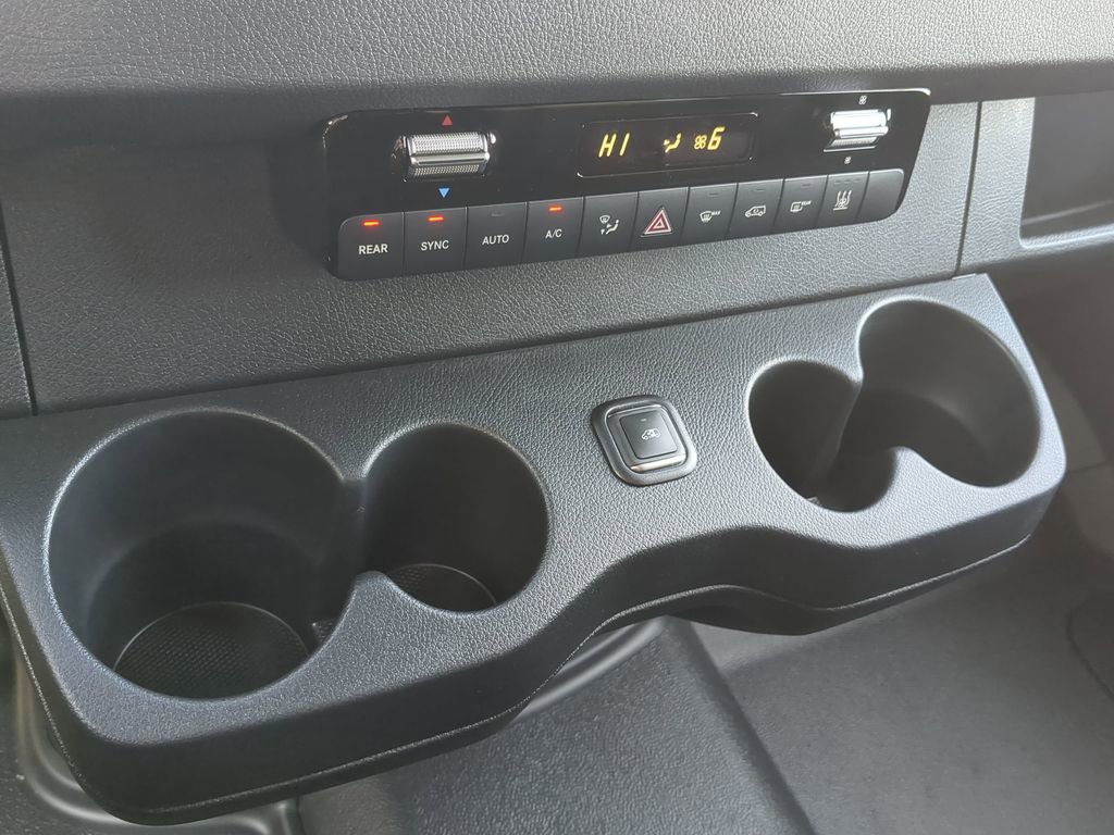 Used 2025 Mercedes-Benz Sprinter 2500 image 8