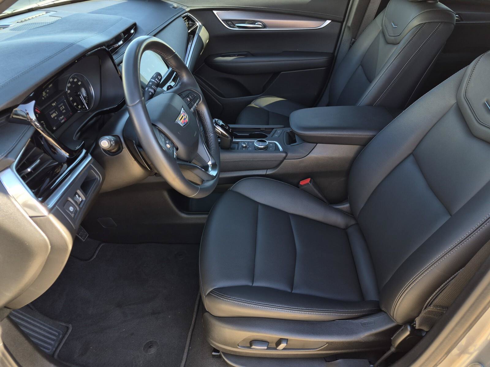 Used 2025 Cadillac XT6 Luxury FWD image 13