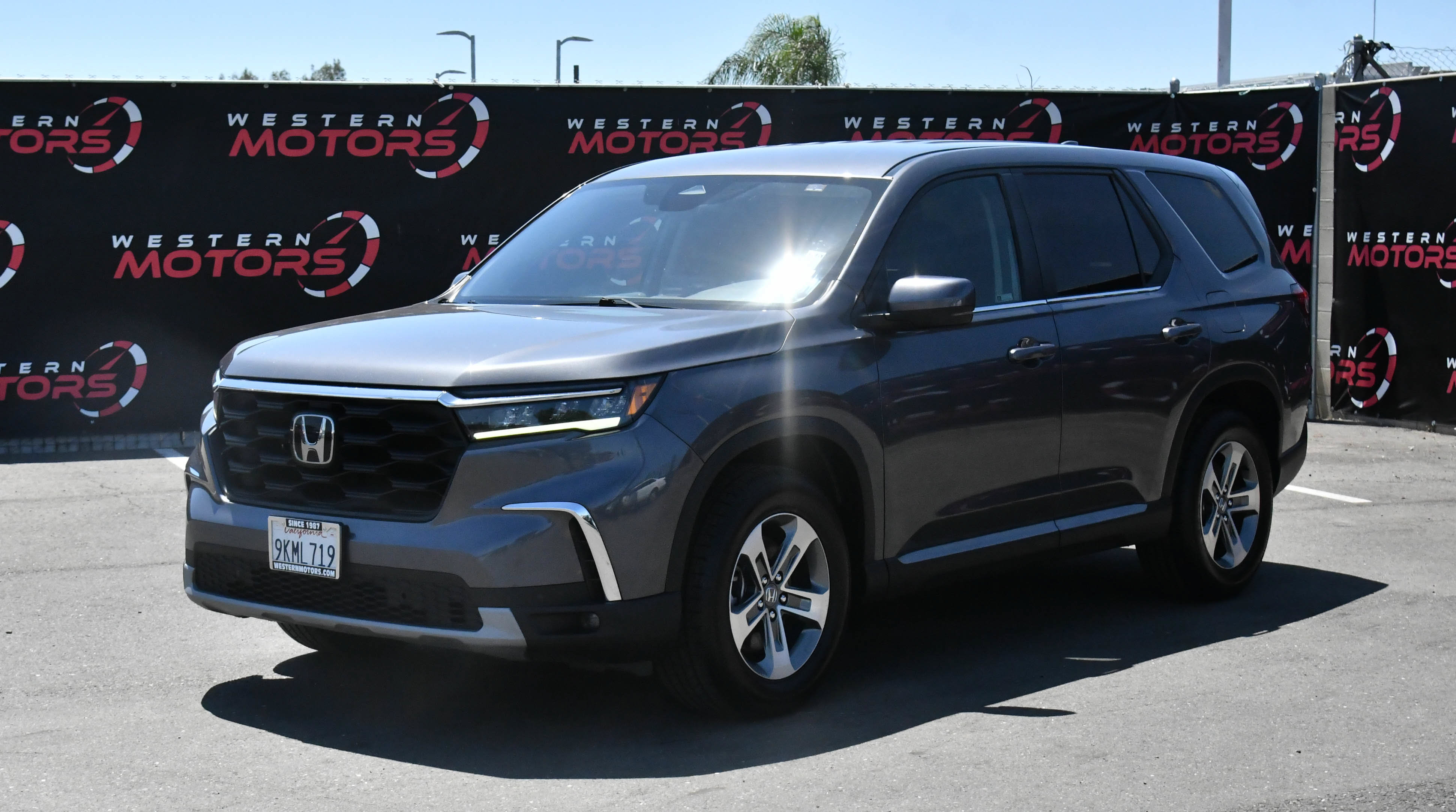 Used 2024 Honda Pilot EX-L image 3
