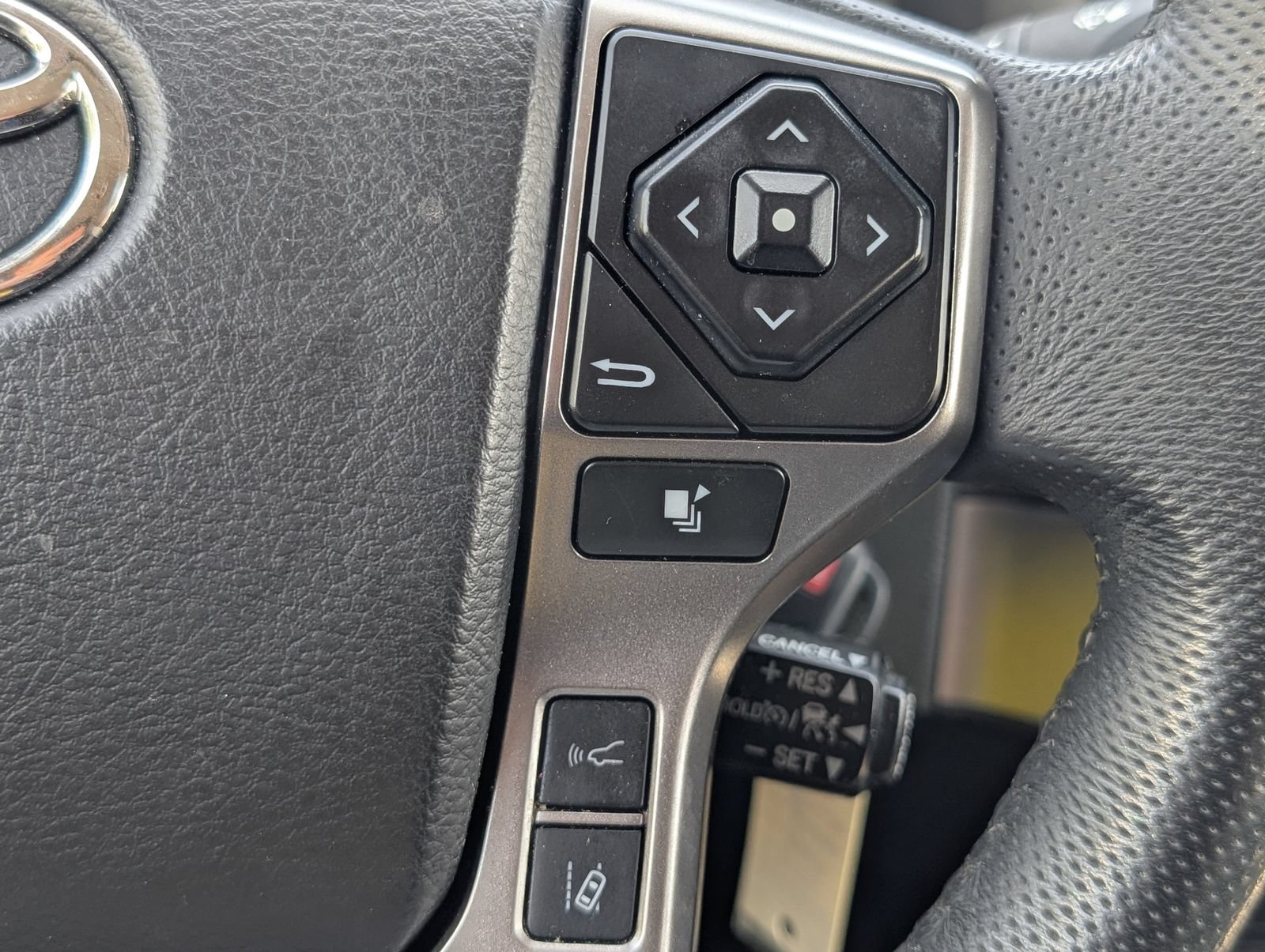 Used 2023 Toyota Tacoma SR5 RWD image 11