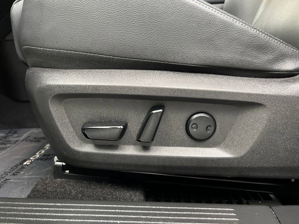 Used 2025 Nissan Rogue SL w/ Tech Package image 10