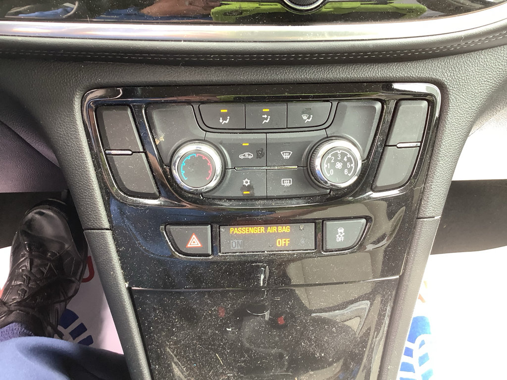 Used 2021 Buick Encore Preferred FWD image 17