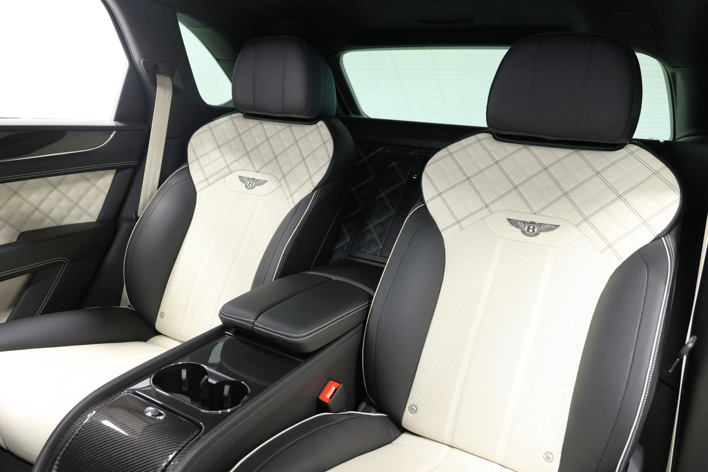 Used 2021 Bentley Bentayga w/ First Edition Specification AWD/4WD image 3