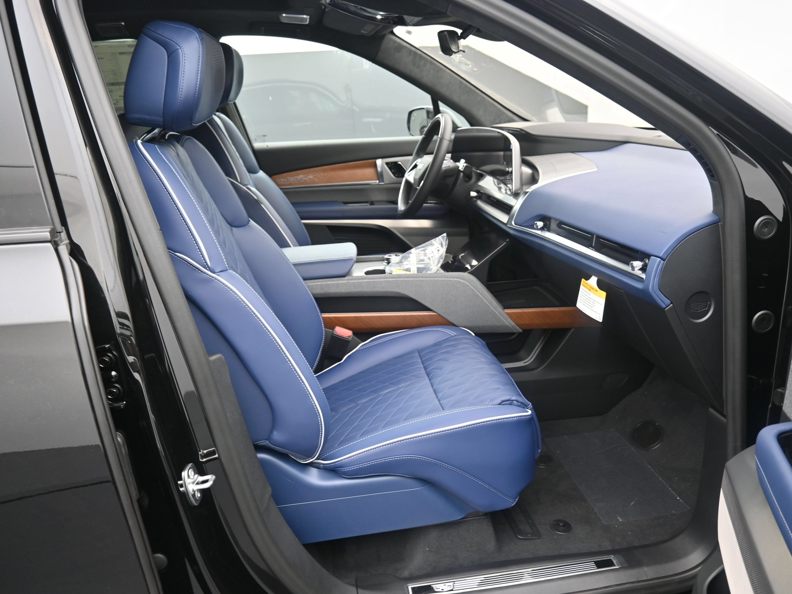 New 2026 Cadillac Vistiq Premium Luxury w/ LPO, Floor Liner Package AWD/4WD image 13