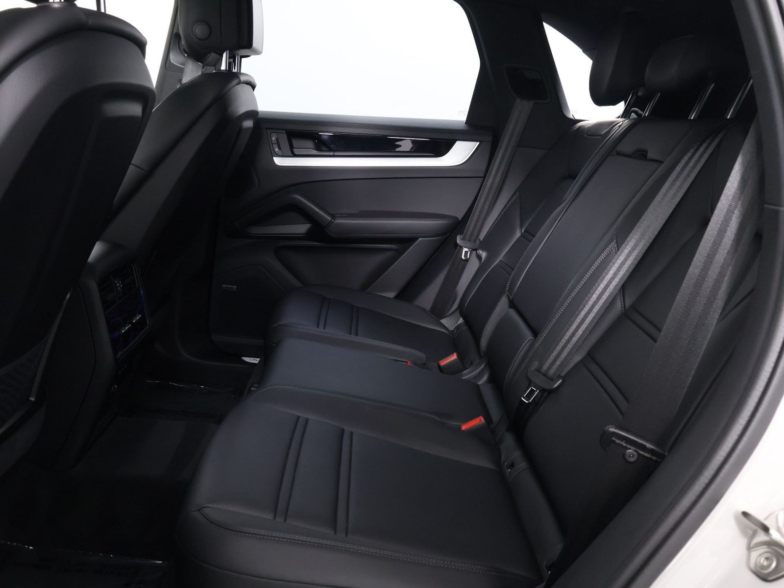 Certified 2026 Porsche Cayenne E-Hybrid AWD/4WD image 33
