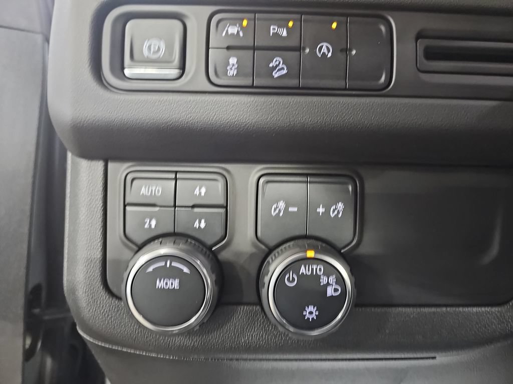 Certified 2023 Chevrolet Suburban Premier AWD/4WD image 33