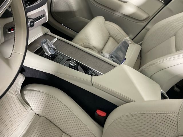 Certified 2023 Volvo XC90 B6 Ultimate w/ Protection Package Premier image 18