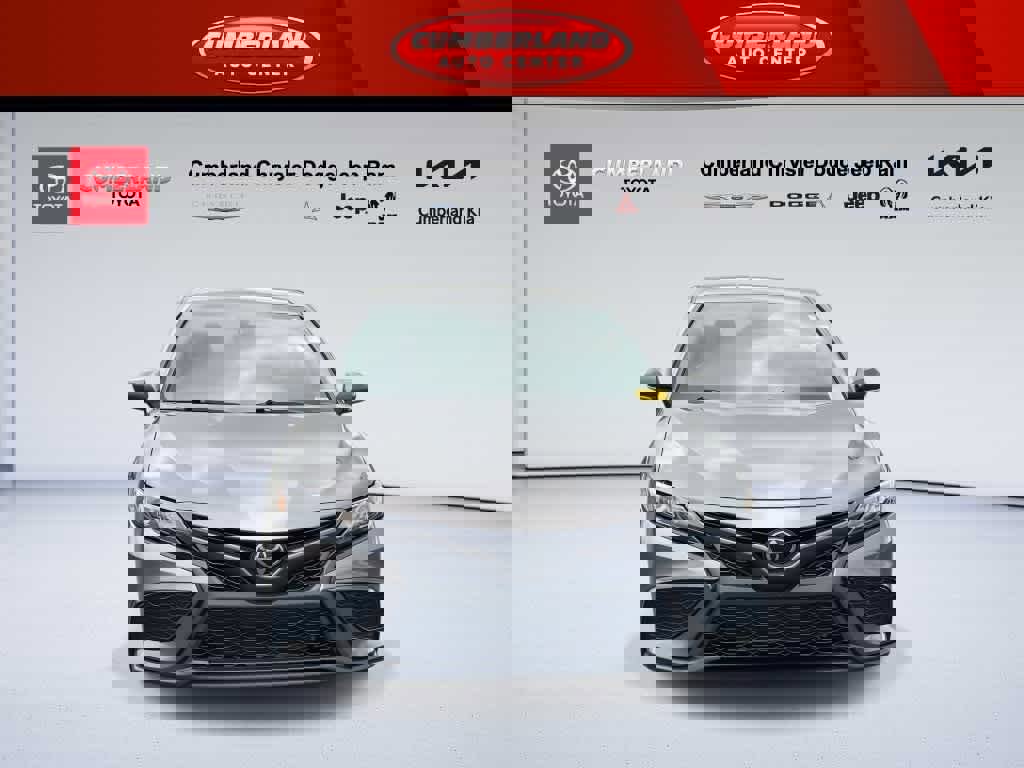 Used 2023 Toyota Camry SE image 3