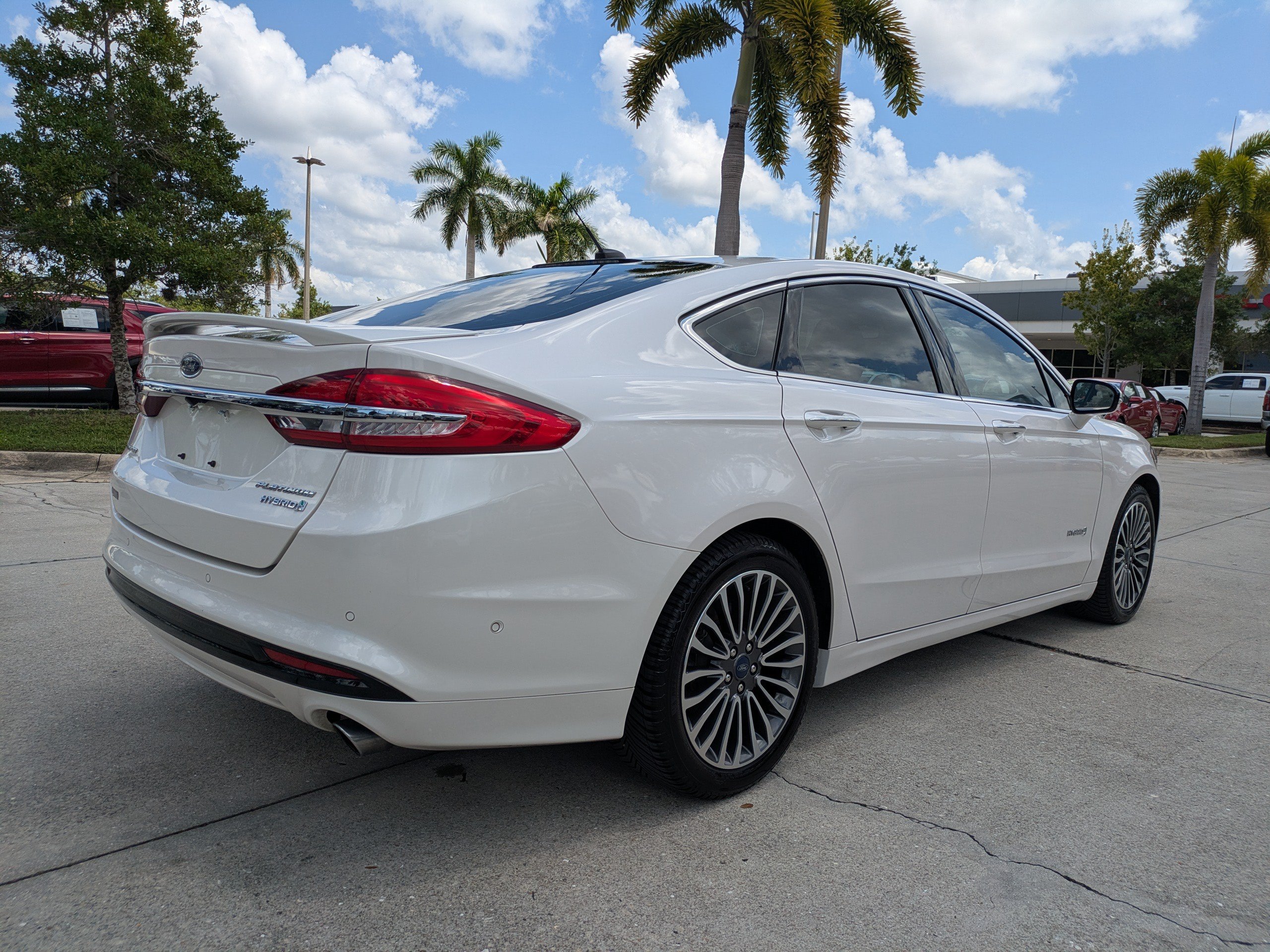 Used 2017 Ford Fusion Platinum FWD image 4