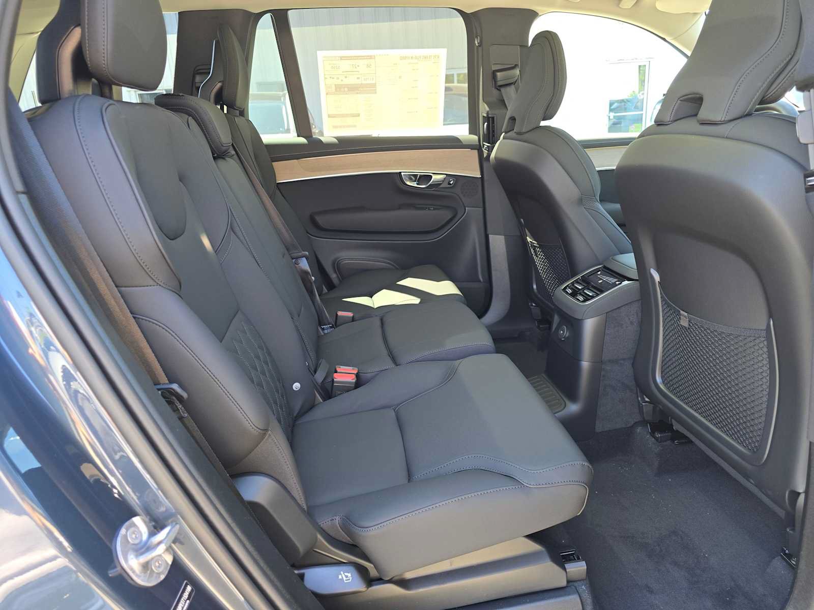 New 2026 Volvo XC90 T8 Plus w/ Protection Package Premier AWD/4WD image 12