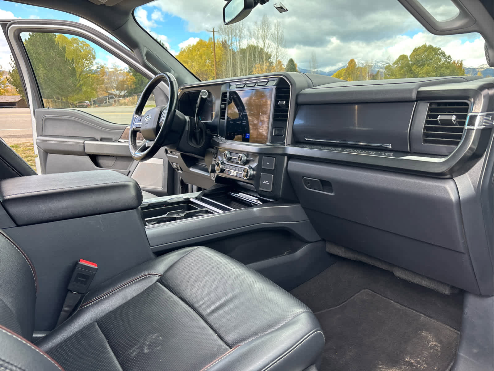 Used 2024 Ford F450 Lariat w/ Camper Package image 30