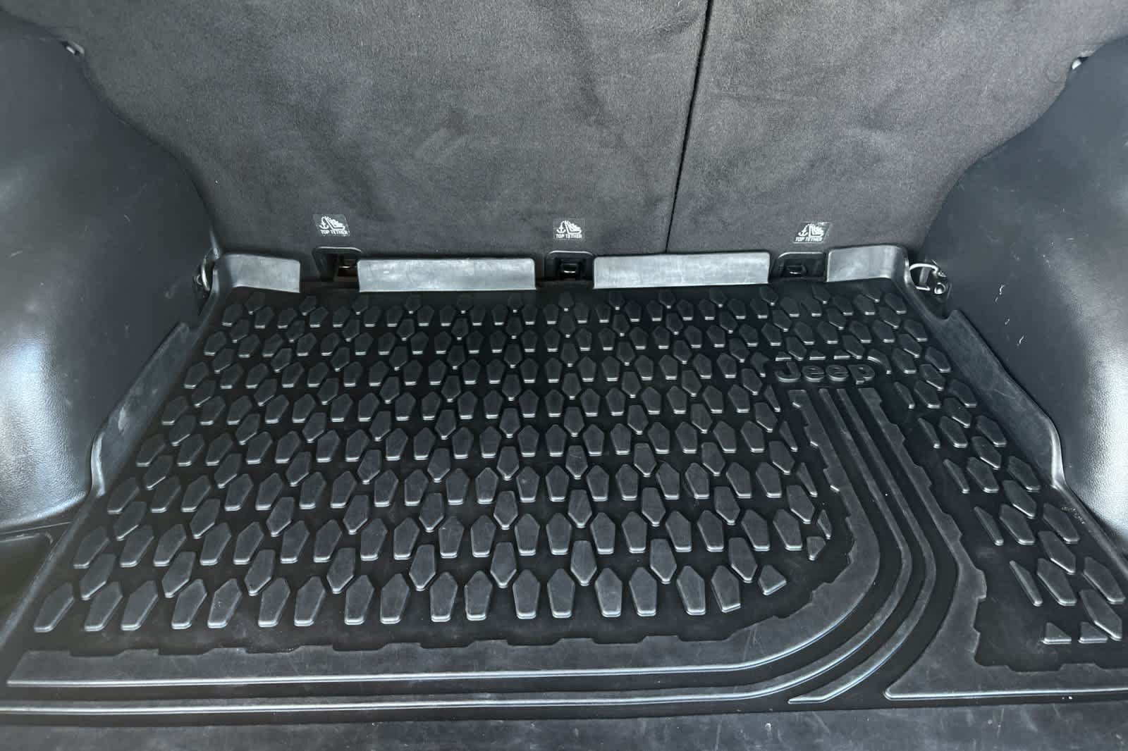 Used 2018 Jeep Compass Latitude w/ Popular Equipment Group FWD image 16