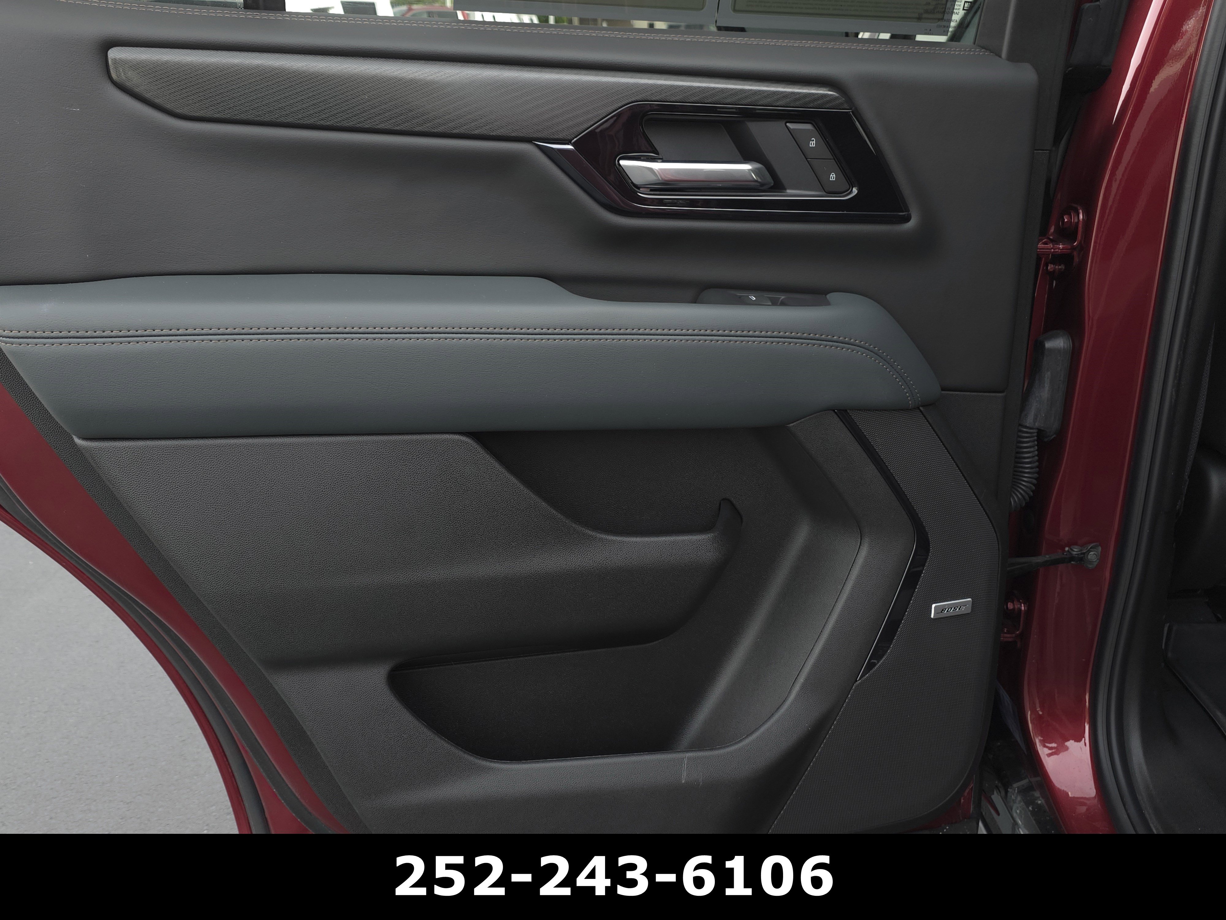 Used 2025 GMC Yukon AT4 w/ AT4 Premium Plus Package AWD/4WD image 32