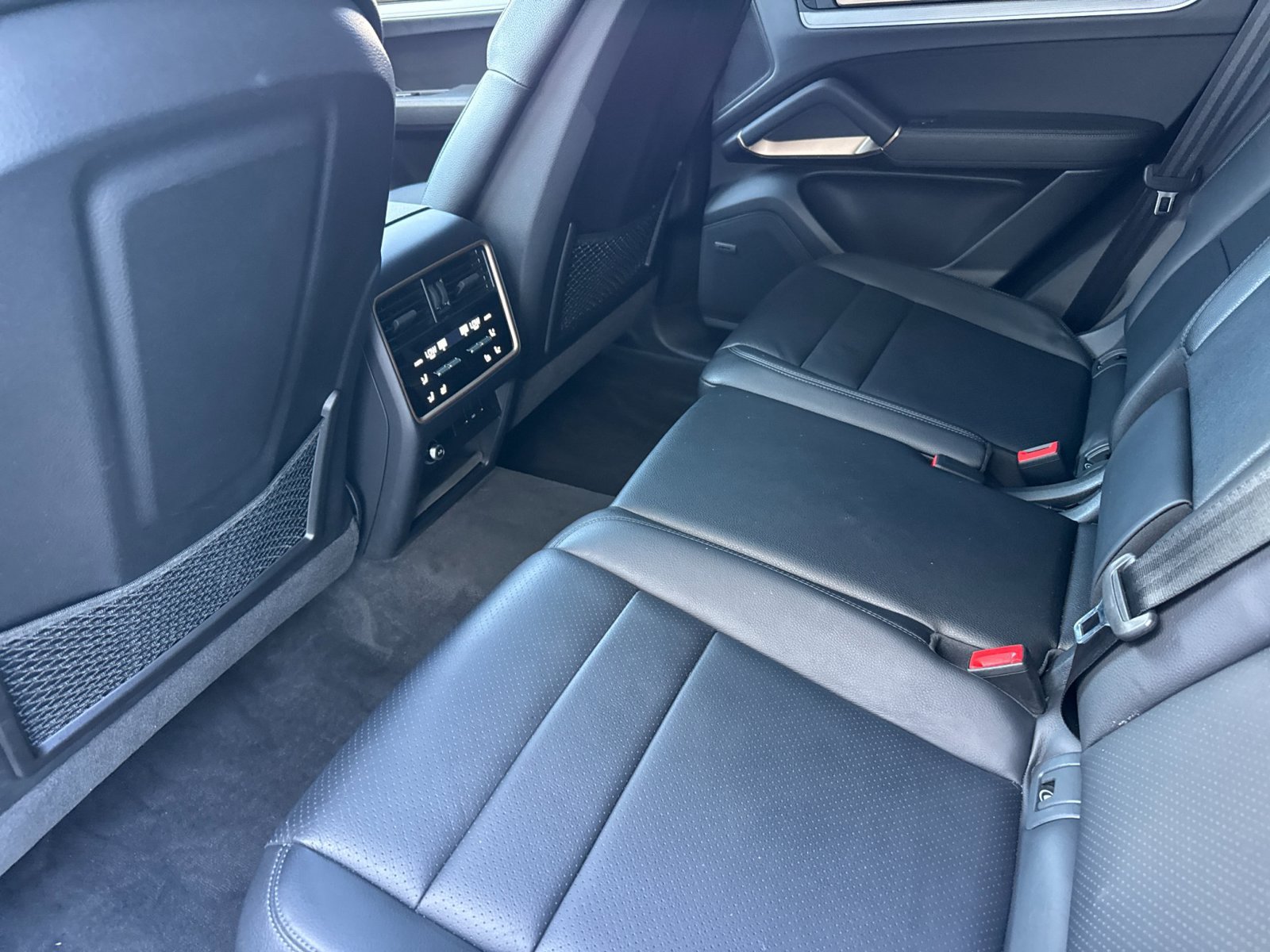 Certified 2024 Porsche Cayenne AWD/4WD image 23