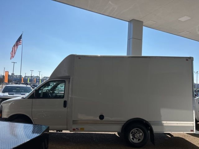 New 2025 Chevrolet Express 3500 w/ Power Convenience Package image 6