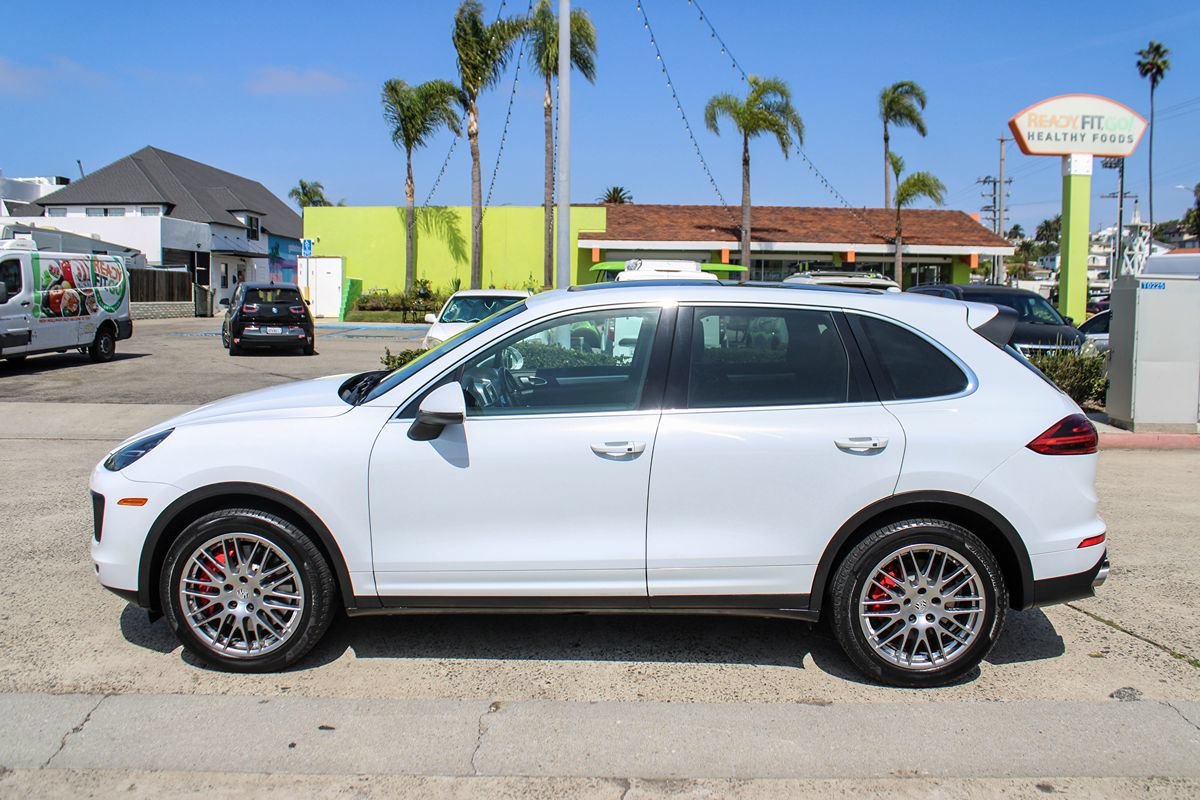 Used 2015 Porsche Cayenne Turbo AWD/4WD image 2